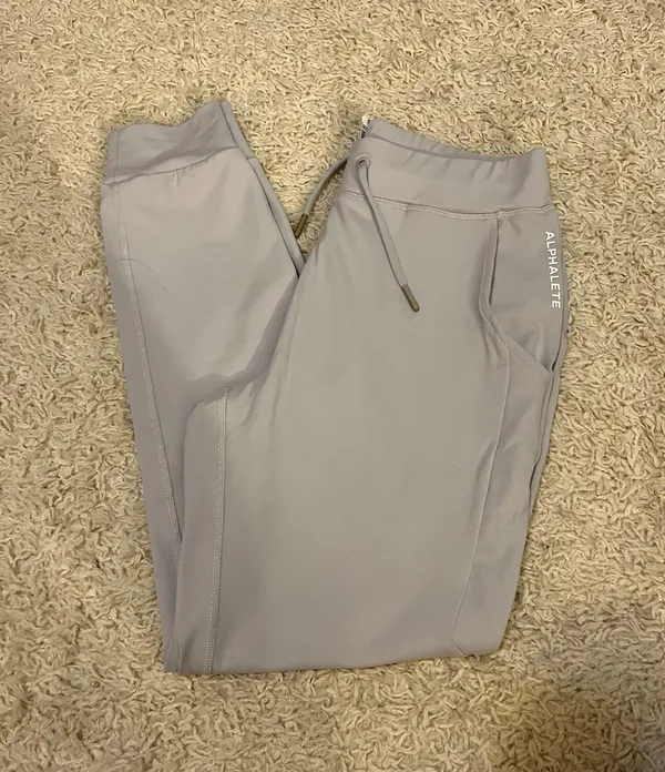 Alphalete Premium V2 Joggers Light Grey Size Small - Image 2