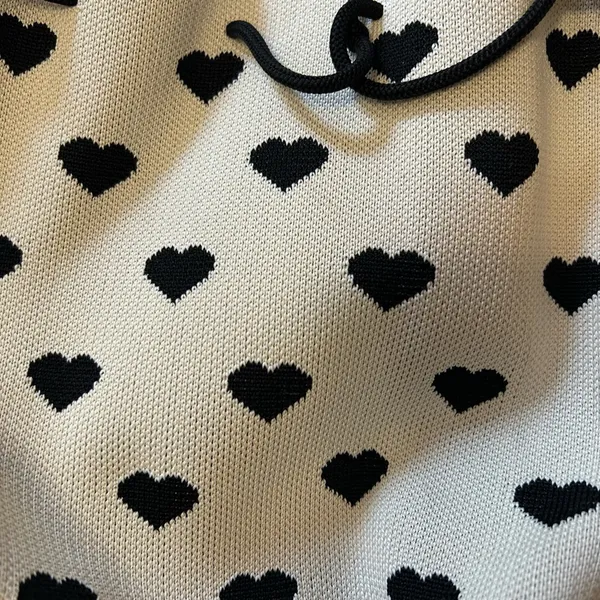 Cross body white with black hearts purse - Image 5