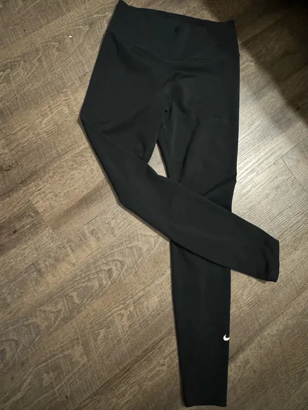 Nike Women's Black High-Rise Stretch Leggings - Image 3