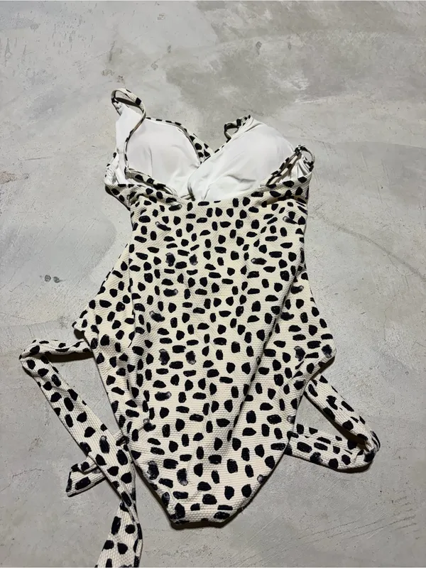 Aerie one piece full coverage Black & Cream Spotted Swimsuit medium - Image 8