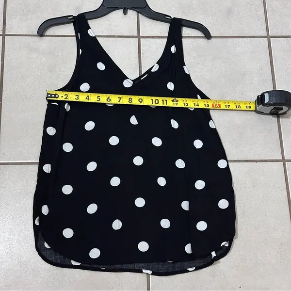 Old navy Women black Polka Dot top‎ size small - Image 5