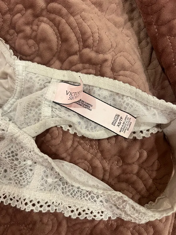 XS Victoria's Secret White Lace Halter Bralette - Image 3