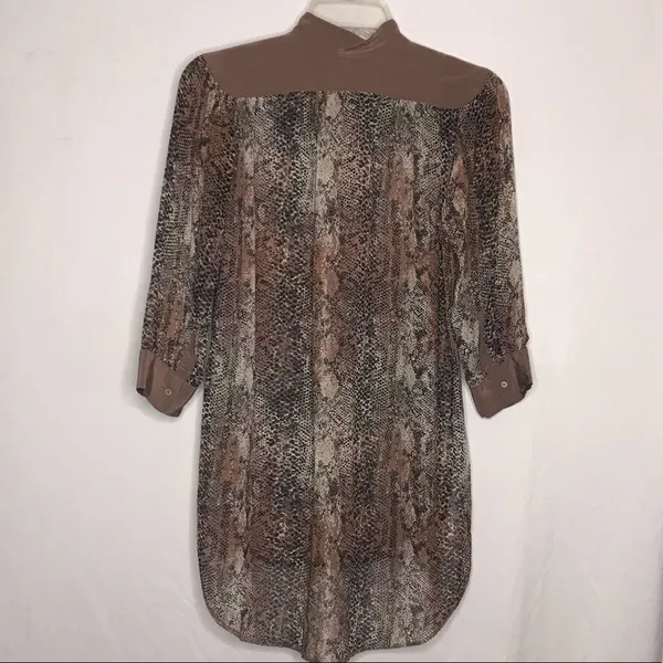 Wilfred Aritzia Silk High Low Reptile Print Top‎ - Image 5