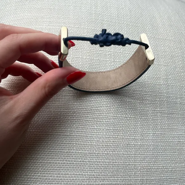 CHLOÉ | Embroidered-Logo Leather Woody Bracelet Navy Blue - Image 7