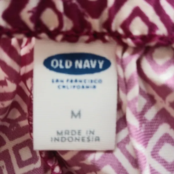 Old Navy M Cranberry White Diamonds Running Shorts - Image 2