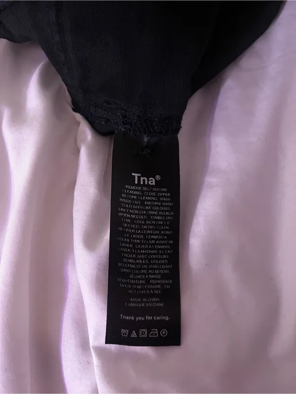 Aritzia TNA 3” Black Cargo Shorts with Utility Belt - Image 9