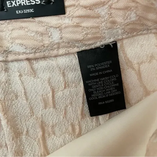 Express High Rise Jacquard Pale Pink Shorts Size 6R - Image 4