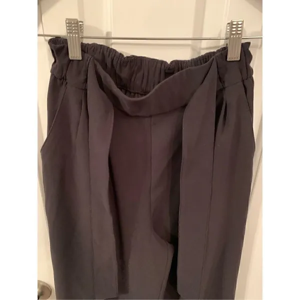 Lululemon black high waisted pants with pockets no size tag fits 0-2 - Image 2