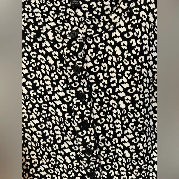 Banana Republic Factory Long Sleeve Black Leopard Print‎ Bodysuit Top Size XS - Image 3