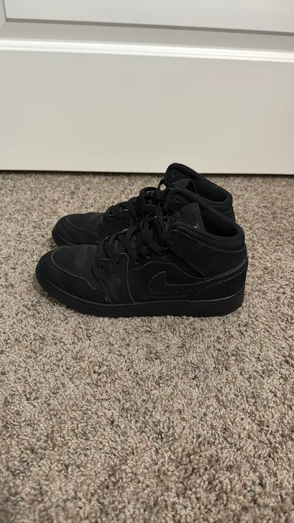 Jordan 1 Mid - Image 2