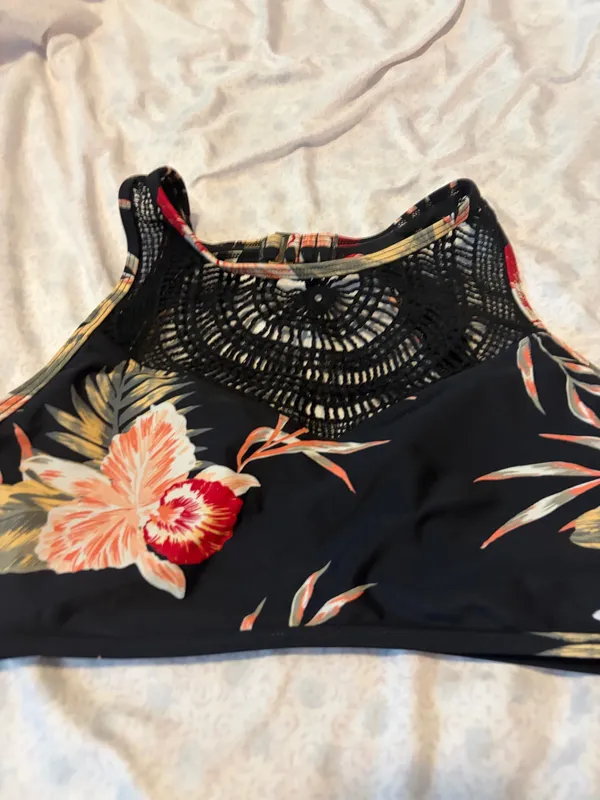 Roxy floral black pink green floral open back high crochet neckline swim top - Image 3