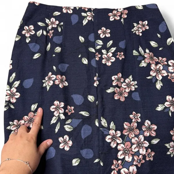 LOFT Navy Floral Pencil Skirt 10 Cherry Blossom Preppy Workwear - Image 9