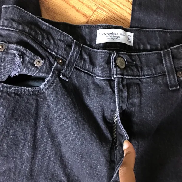 Abercrombie 90’s Straight Black Distressed Jeans - Image 4