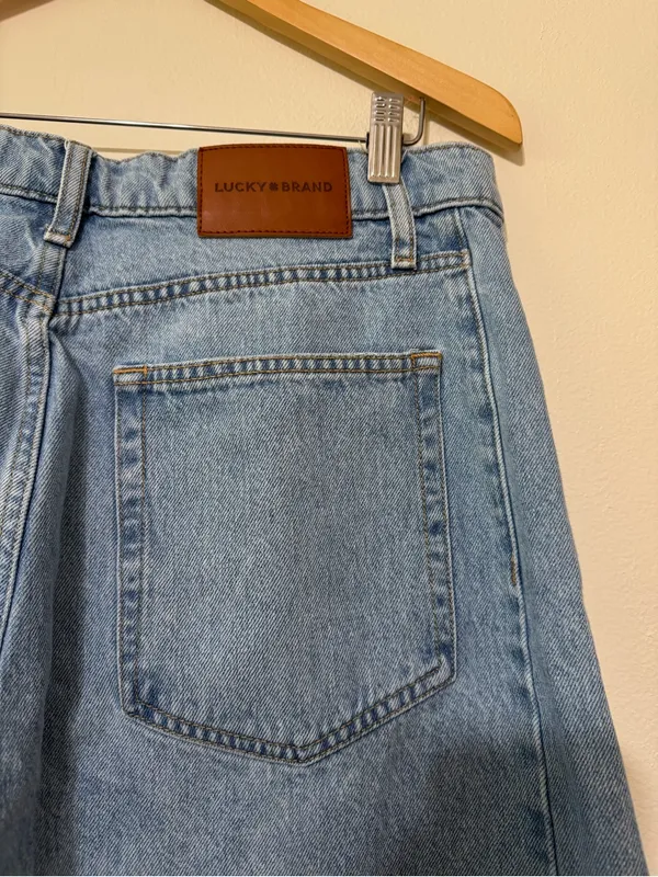 Lucky Brand Barrel Leg Light Wash Jeans - Image 4