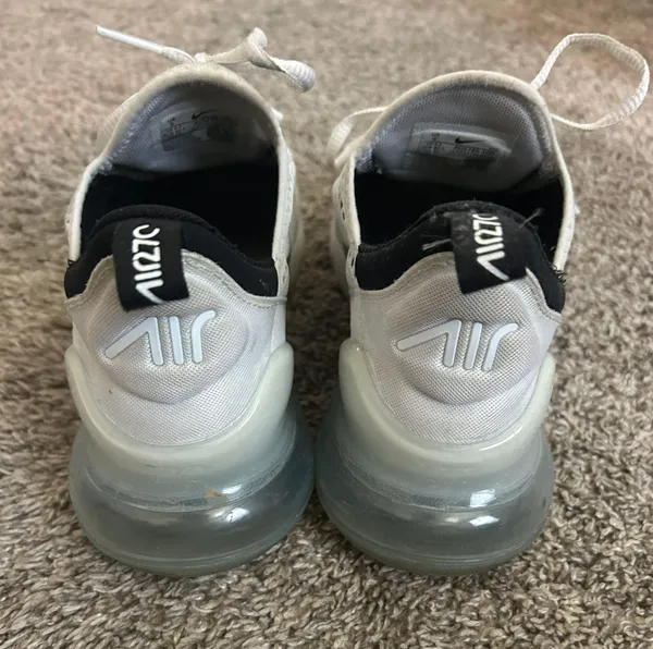 Nike Air Max 270 Shoes - Image 3