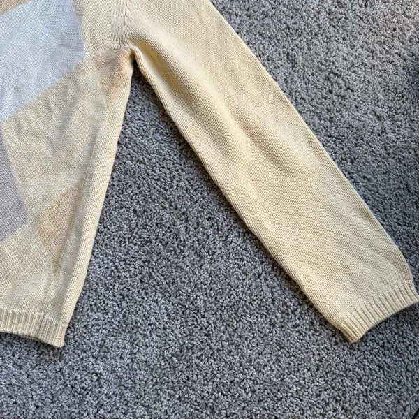 Women's Izod Argyle Cream Knit V-Neck Sweater Size Medium - Image 4