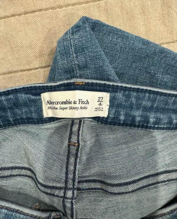 Abercrombie Jeans - Image 3