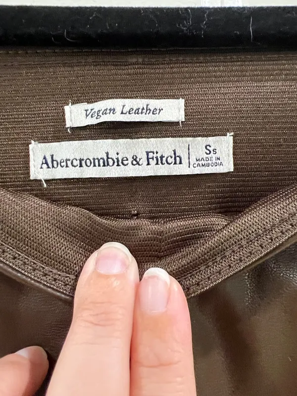 Abercrombie & Fitch Vegan Leather Pants – Brown – Size Small Short – NWT - Image 2