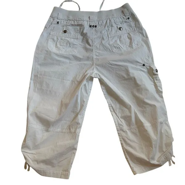 Bay Studio white capri Jogger size 8 Gray - Image 2