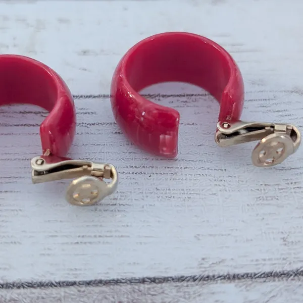 Vintage Clip On Earrings Red Marbled? Hoops Retro - Image 5