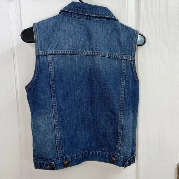 Adam Levine medium wash denim cotton pocket sleeveless button front‎ vest small - Image 6