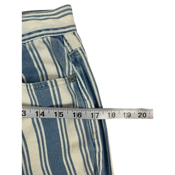 American Eagle Women's Light Blue & White Jeans - Image 6
