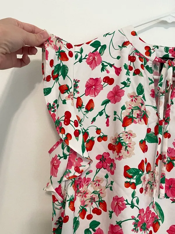 ANN TAYLOR Floral Mixed Media Ruffle Sleeve Tie Neck Shell Top White Strawberry - Image 9
