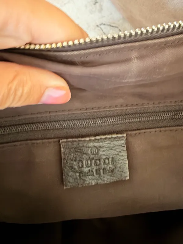 Gucci Shoulder Bag - Image 9