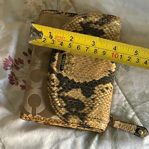 Coach Madison Python Print Wallet. - Image 5