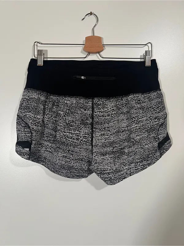 Lululemon Pace Perfect Shorts in Black and White Size 8 Brief-Lined 3” - Image 4