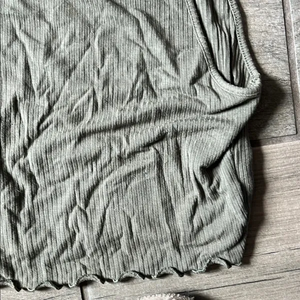 American Eagle Outfitters Green Crop Top Essential - Image 4