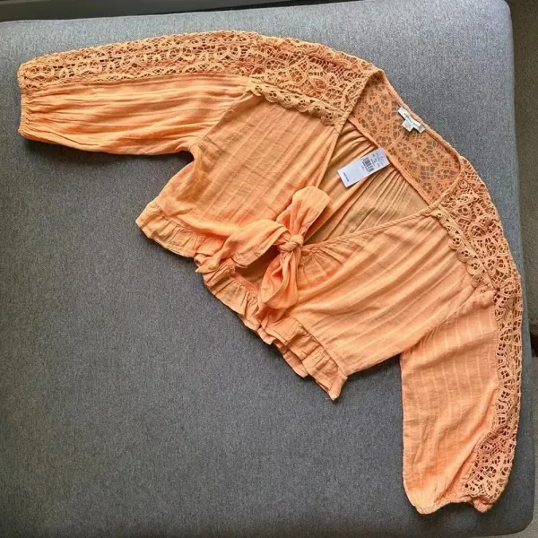 NWT American Eagle Puff Sleeve Tie Front Blouse Large - Image 2