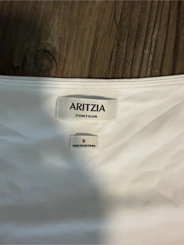 Aritzia White Long-Sleeve Contour V-Neck Fitted Top - Image 2