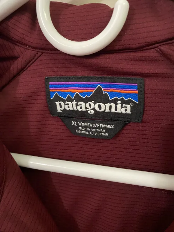 Patagonia Burgundy Red Quilted Jacket - Image 5