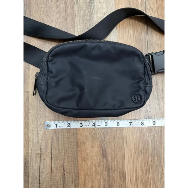 Lululemon‎ Everywhere Belt Bag Black Crossbody Waist Bag OS Nylon - Image 10