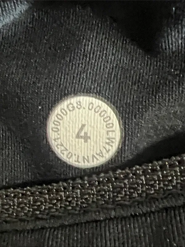 Lululemon Women's Speed Up Shorts Gray Black‎ Size 4 EUC - Image 4