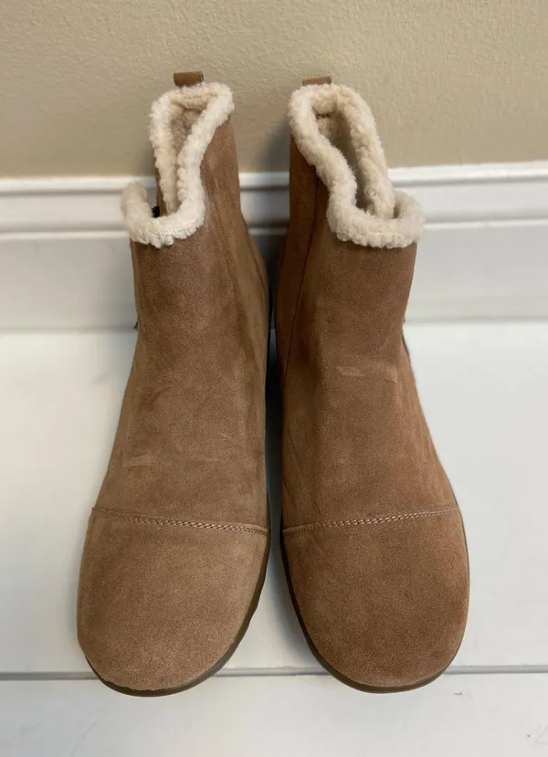 Skechers wedge fur lined boots, Sz 10. NWOT - Image 2