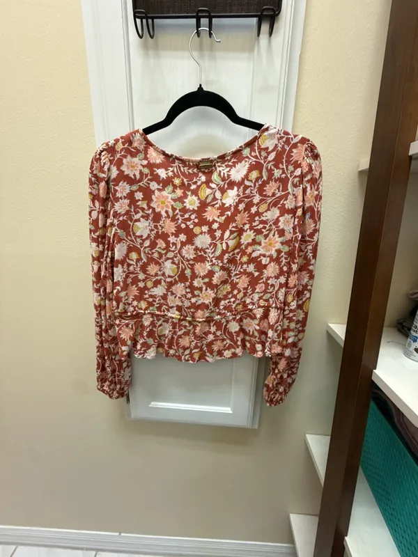 Billabong Time Goes By Cropped Peplum Long Sleeve Floral Top - Image 4
