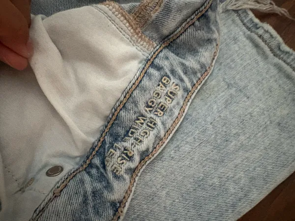 American Eagle Super High-Rise Wide-Leg Baggy Jeans Size 4 Short - Image 5