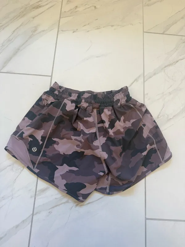 Pink camo Size 2 4inch Lululemon hotty hots - Image 2