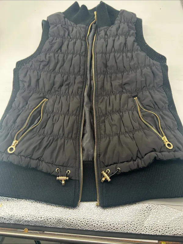 Calvin Klein Women’s Black Quilted Puffer Vest with Gold Accents bust bust 32 length 23 - Image 7