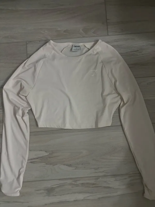 Gymshark Women's White and Cream Crop-top - Image 2