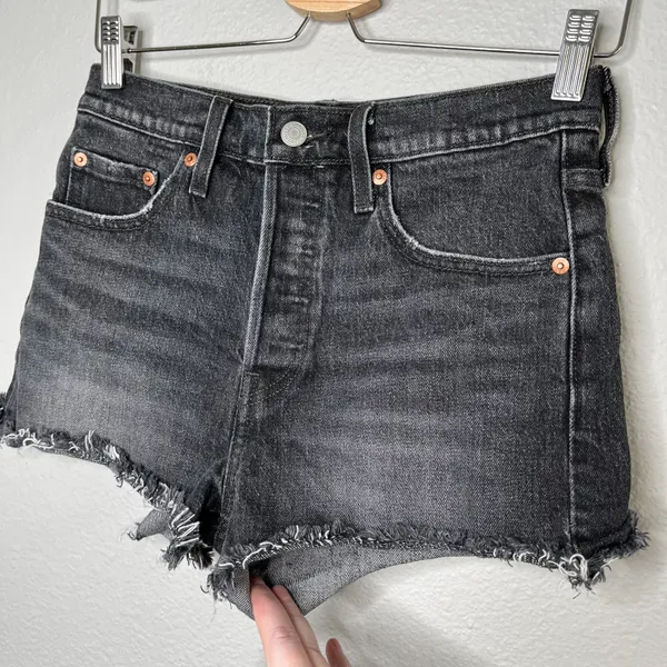 Levis 501 black charcoal quality denim button fly shorts size 25 - Image 9