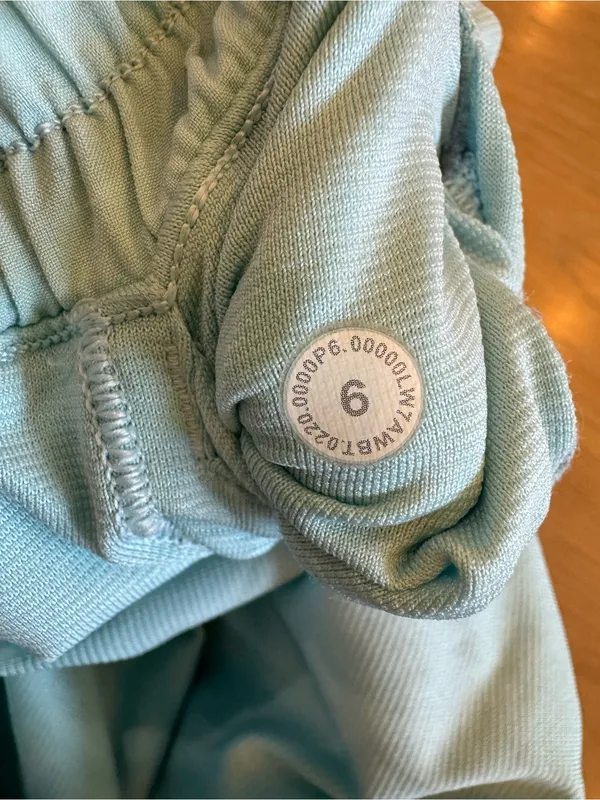 Lululemon Hotty Hot Short II Long 4" blue glow size 6 - Image 6