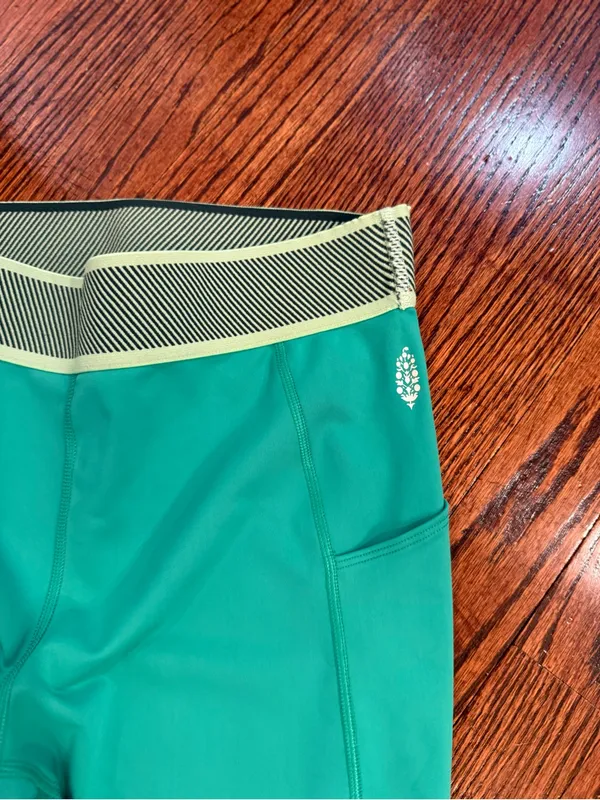 Free People Kelly green Leggings with banded Waistband Sz M - Image 2