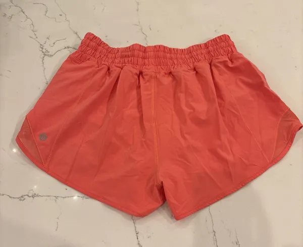 Lululemon hotty hot shorts raspberry cream size 6 2.5” inseam - Image 2