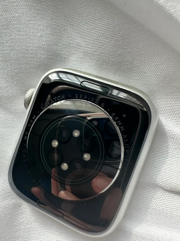 Apple Watch 44mm - Image 2