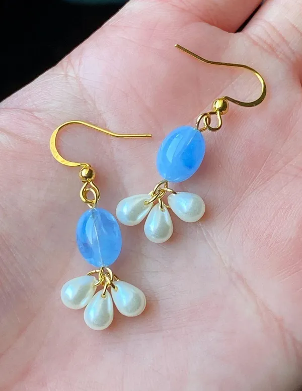 Handmade beautiful German beads & faux pearl dangle earrings🩵 - Image 4