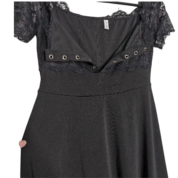 Black Lace Up Dress Off-Shoulder Grommet M Dark Romantic Whimsigoth Witchy‎ Sexy - Image 4