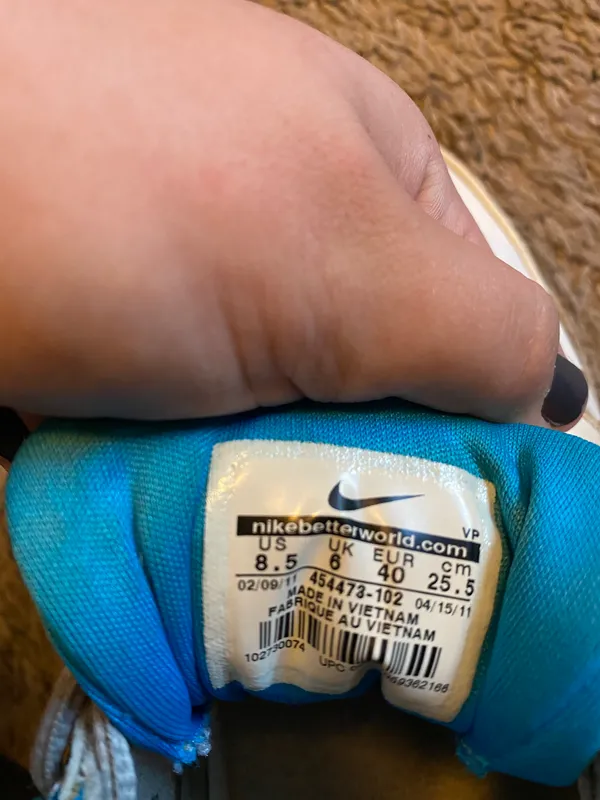 Nike Tennis Shoes - Image 3